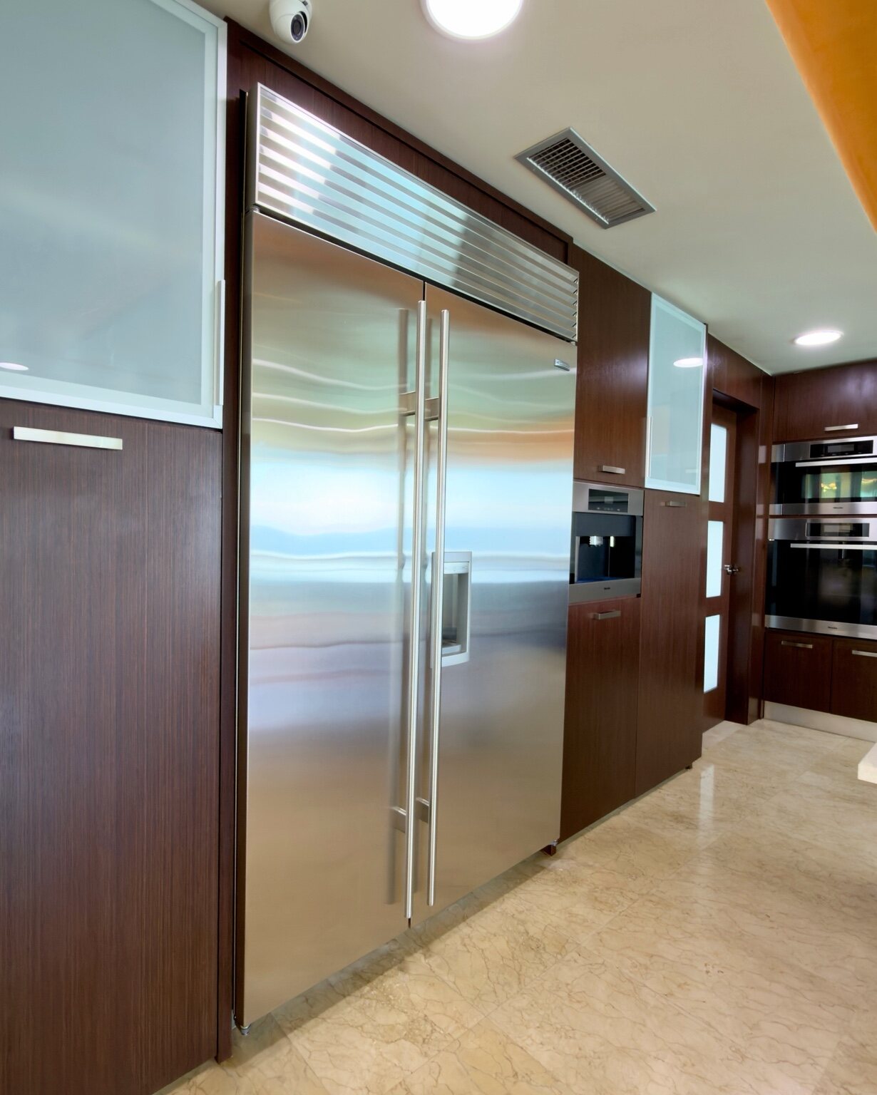 Refrigerador y equipos de cocina empotrados