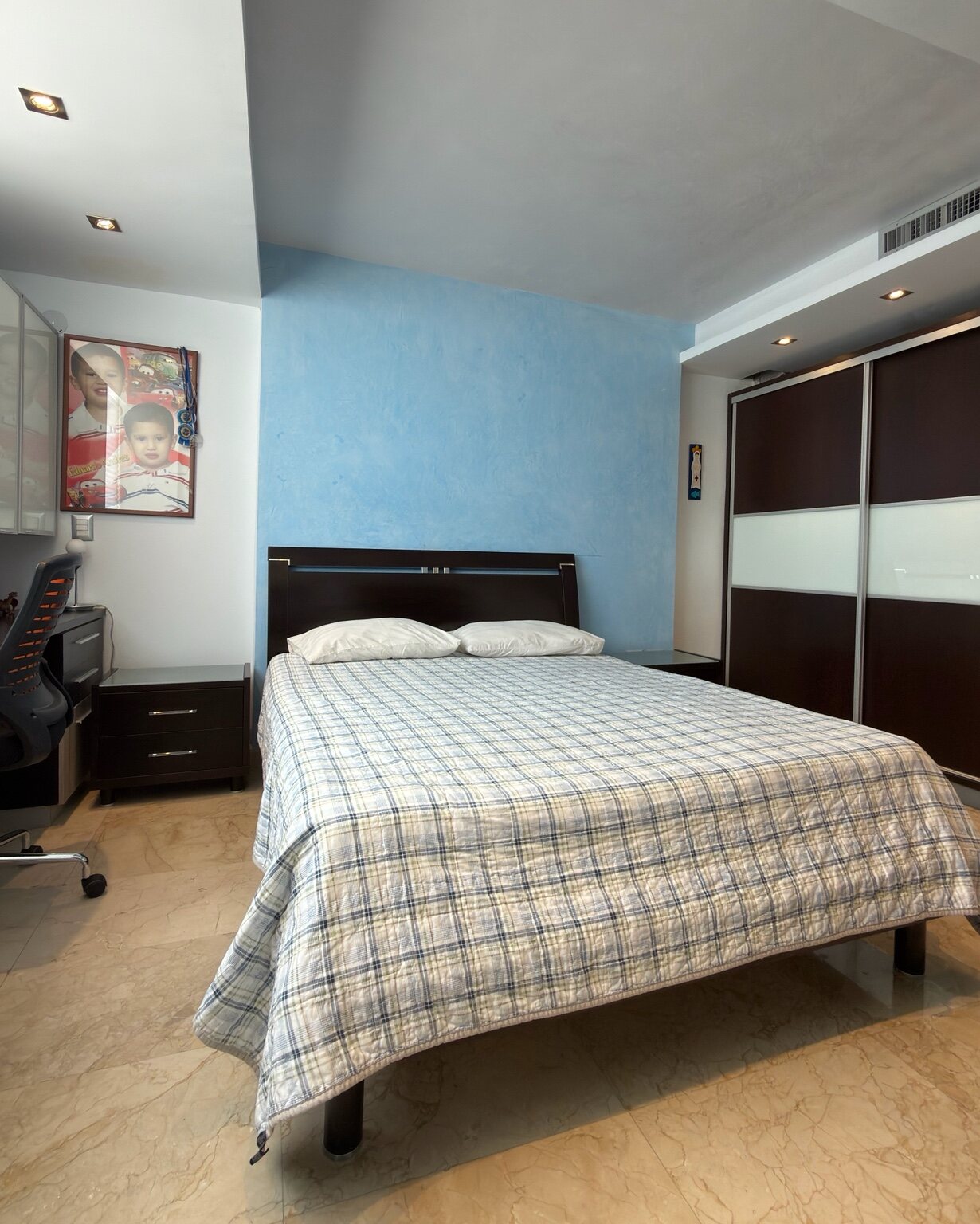 Segunda habitación auxiliar en tonos azules